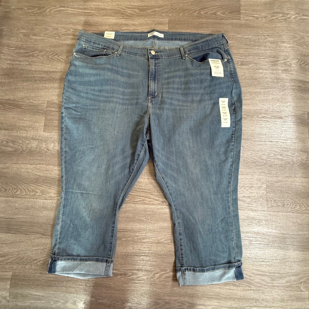 Signature Levi Strauss Gold‎ Label Womens Mid Rise Capri Jeans Blue 28 W39 NEW